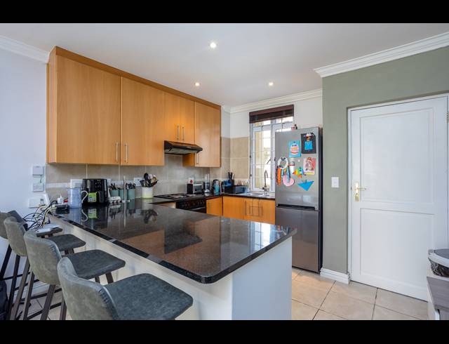 2 BEDROOM APARTMENT SOLD IN NEWLANDS